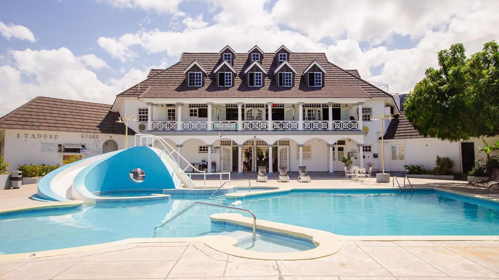 Center Of Ocho Rios-Beachfront Studio-Free Beach Access-Pool-Free Parking-Gated Complex-Free Wifi 100Mbps Jamaica