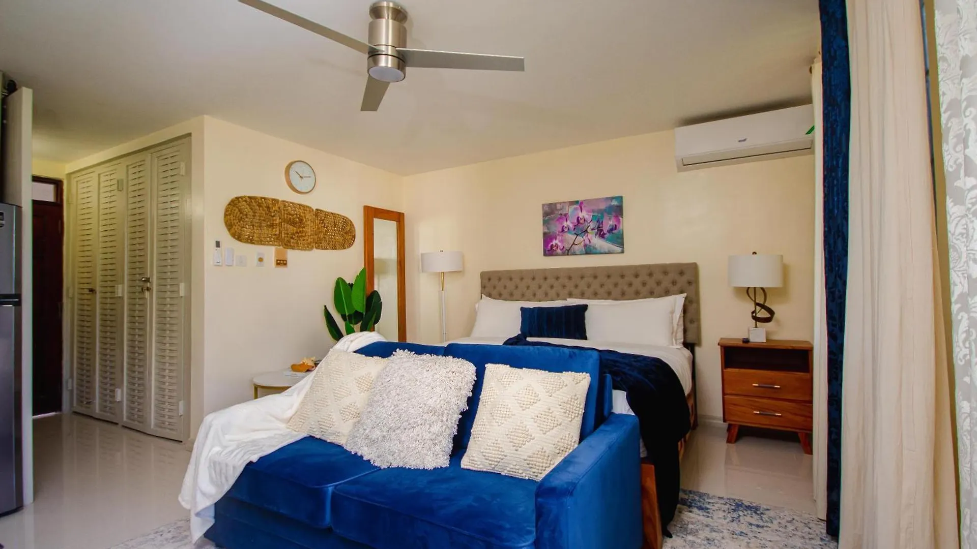 Center Of Ocho Rios-Beachfront Studio-Free Beach Access-Pool-Free Parking-Gated Complex-Free Wifi 100Mbps Jamaica